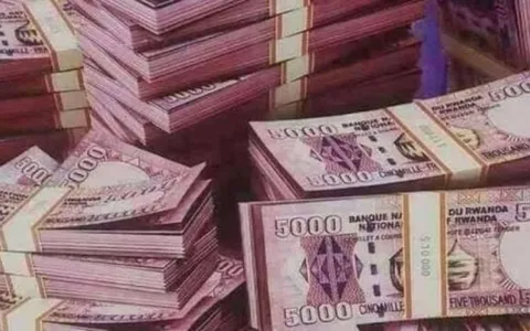 Comment on Polisi irasaba uwataye amafaranga kujya kuyafata! by gatera