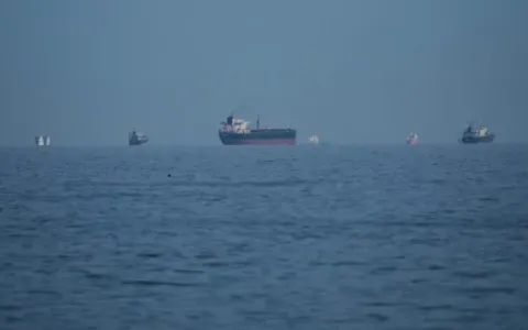 Hörmüzdə tanker minaya düşdü