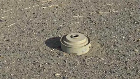 مصرع طفلين وإصابة ثالث بانفجار لغم أرضي في مديرية الزاهر بالبيضاء