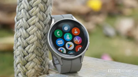 Google Contacts on Wear OS is trying out a smart photos-first redesign