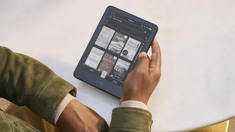 Amazon’s color Kindles finally get their long-overdue dark mode