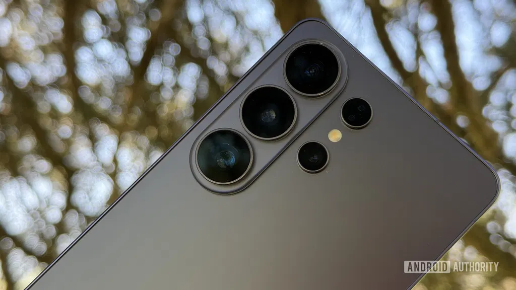 Samsung Galaxy S27 Ultra camera mystery deepens as leakers clash over new render