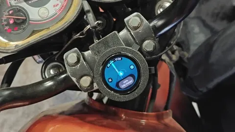 This DIY project turns an old Galaxy Watch into a motorcycle sat nav display