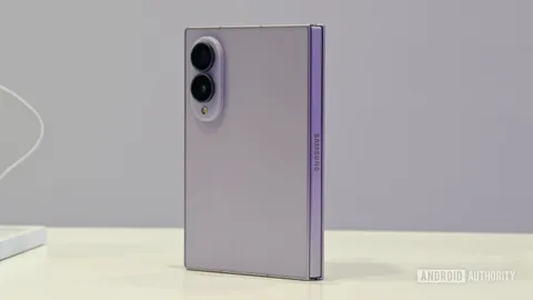 Google appears to have started selling Samsung’s newest foldable — and even offers a discount