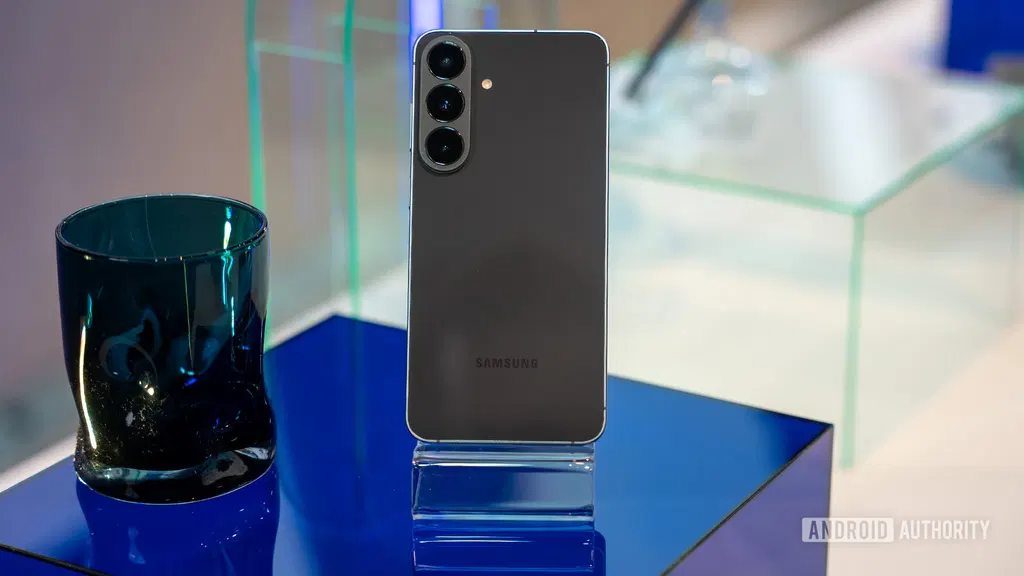 Deal: Samsung Galaxy S26 FE gets its first price cut