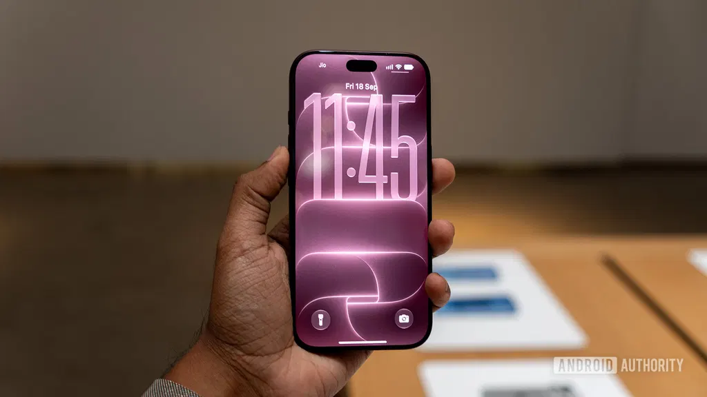 Some iPhone 18 Pro Max units are losing cell service, but the good news is you get a new phone (again)