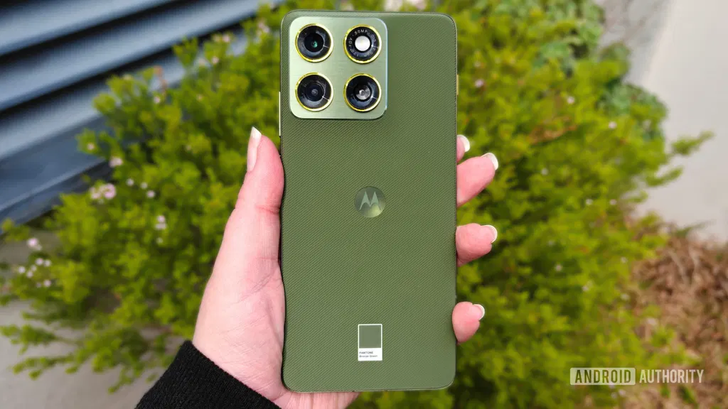 This 2025 Motorola phone is quietly becoming one of my favorite Android devices