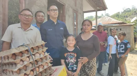 Ahmad Sahroni Kirim Bantuan untuk Keluarga Korban Pengeroyokan di Baturiti