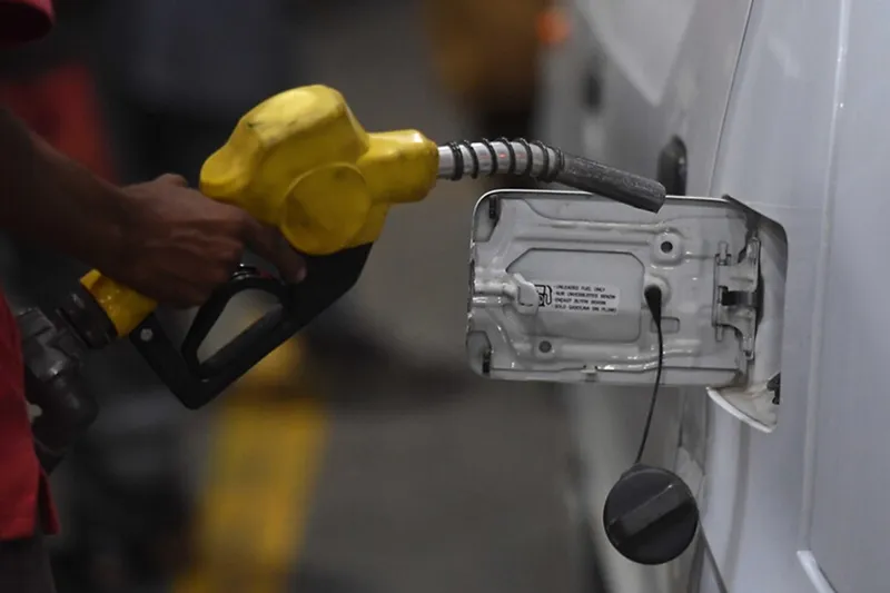 Caro carburanti, via libera al decreto: sconto di 17 centesimi sul gasolio, niente aumento delle accise sulle sigarette