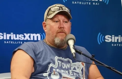 Larry the Cable Guy is Recovering After Hospital Rush for Health Scare