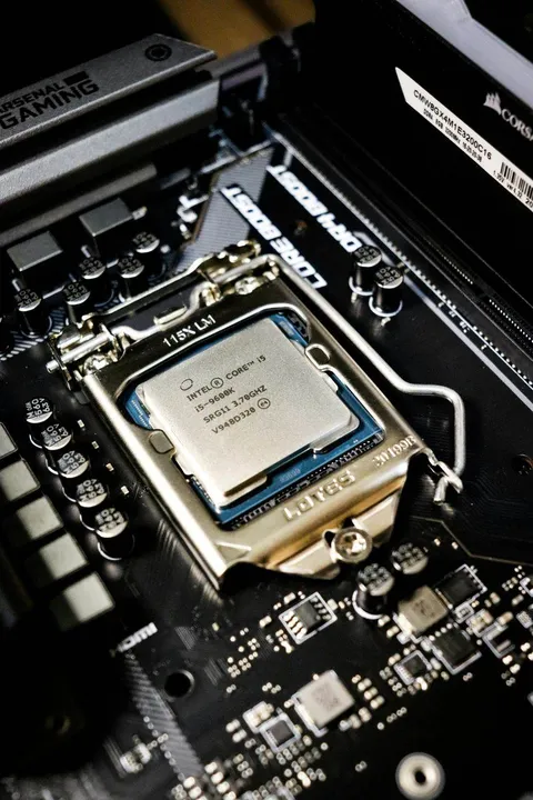 CNBC: Intel raporteaz� venituri de 16,1 miliarde de dolari, ac�iunile cresc cu 11%