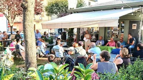 Tesserati Pd si trovano in Piazza Mazzini per proporre di piantare più alberi a Lamezia Terme