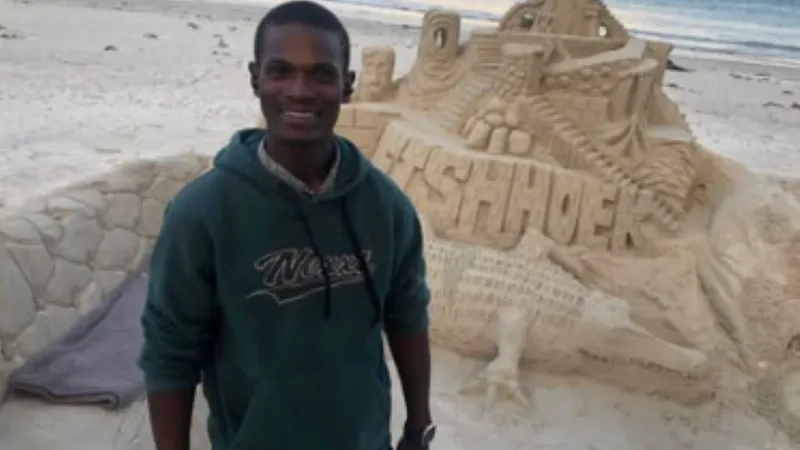 Fish Hoek sand artist says permit disputes are keeping him off the beach