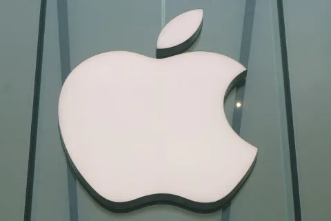 Apple Delays Smart Glasses Launch Over Privacy Issues, Report Says