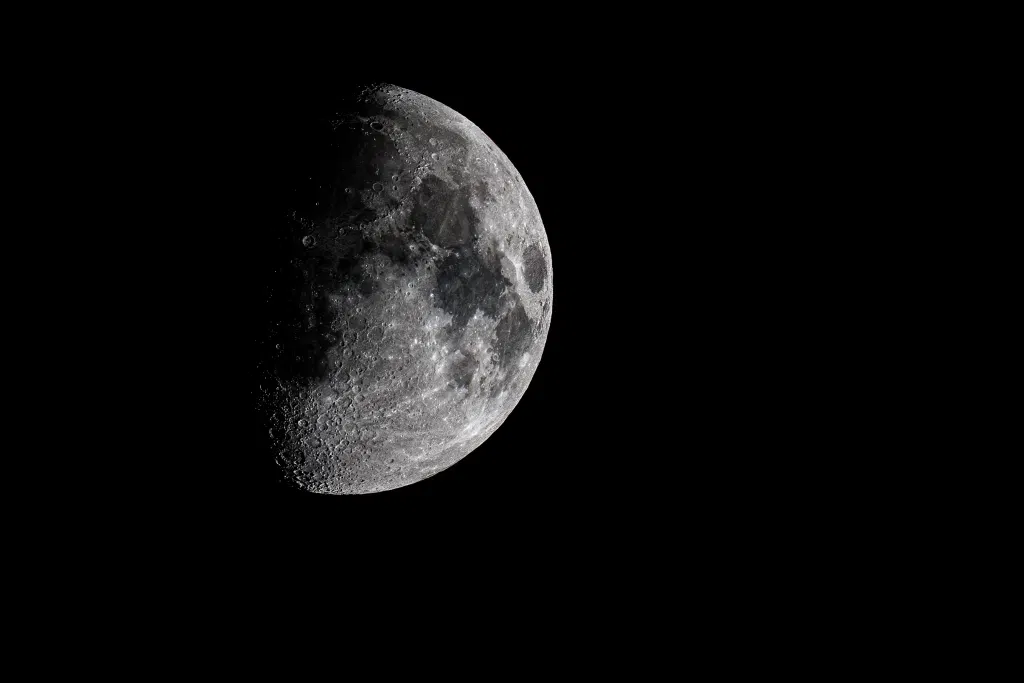 Why the Moon Is a Legal Wild West