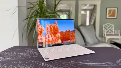 Lenovo Yoga Slim 7i Ultra Aura Edition Gen 11 Review: Good Design, Middling Performance, Ugly Price