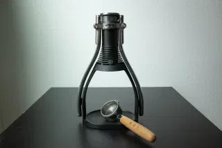 I Tested Rok’s Devilishly Sleek Manual Espresso Maker. Here’s How It Went