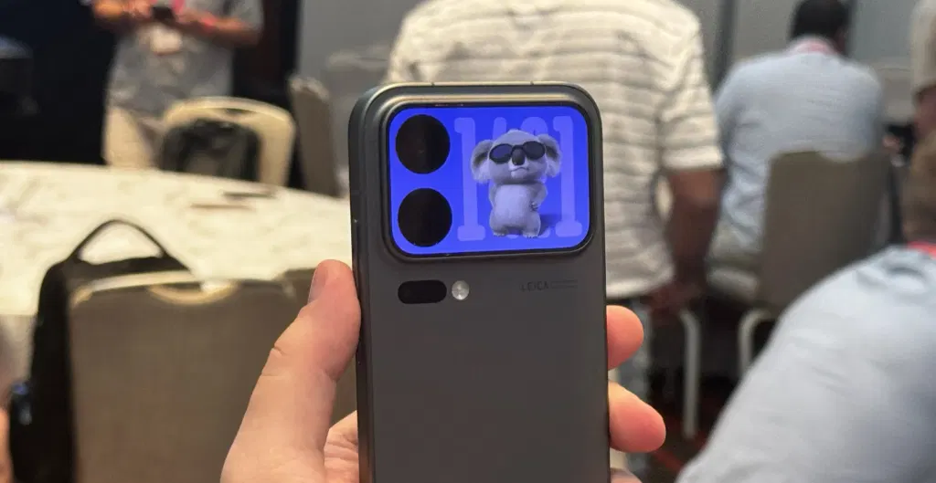 China’s Getting All the Cool Phone Tech. Where’s My Robot Camera and Rear Screen?