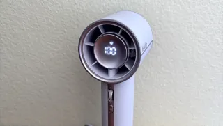 I’ve Been Testing Handheld Fans All Summer. This Is the $50 One I Throw in My Bag