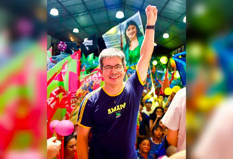 Convenção com mais de 15 mil pessoas lança Randolfe à reeleição para o Senado Federal