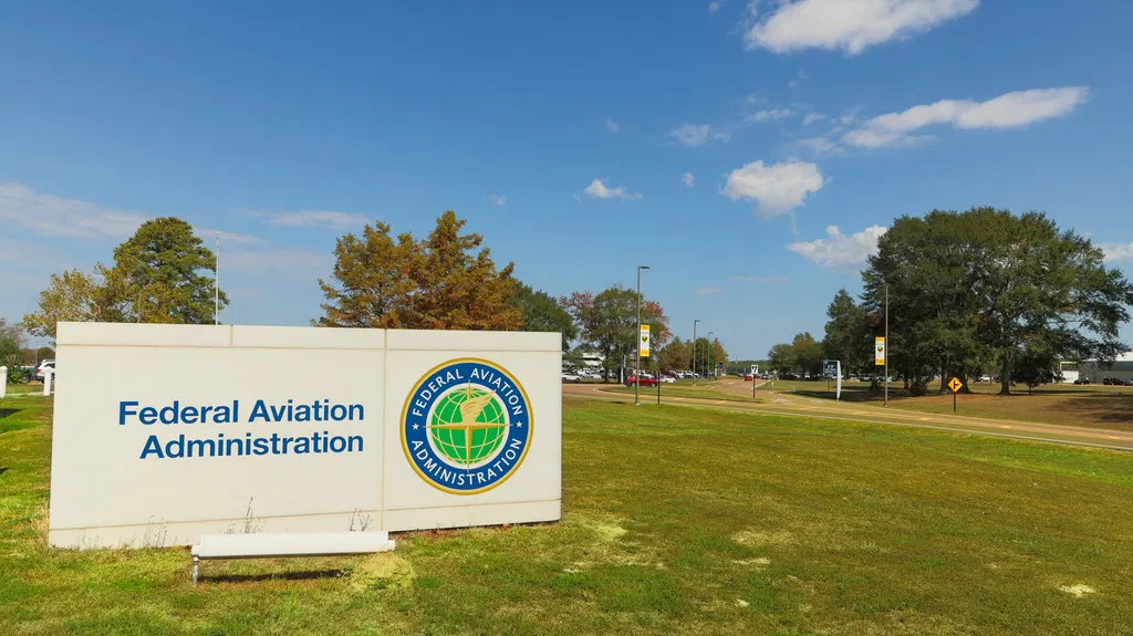 FAA says laser strikes on aircraft fell for the third consecutive year