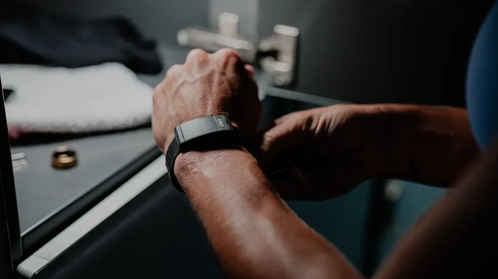 QALO launches a smart band to wear alongside its smart ring
