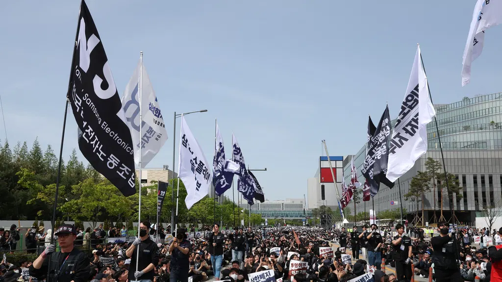 Samsung union suspends strike after reaching tentative deal on bonuses