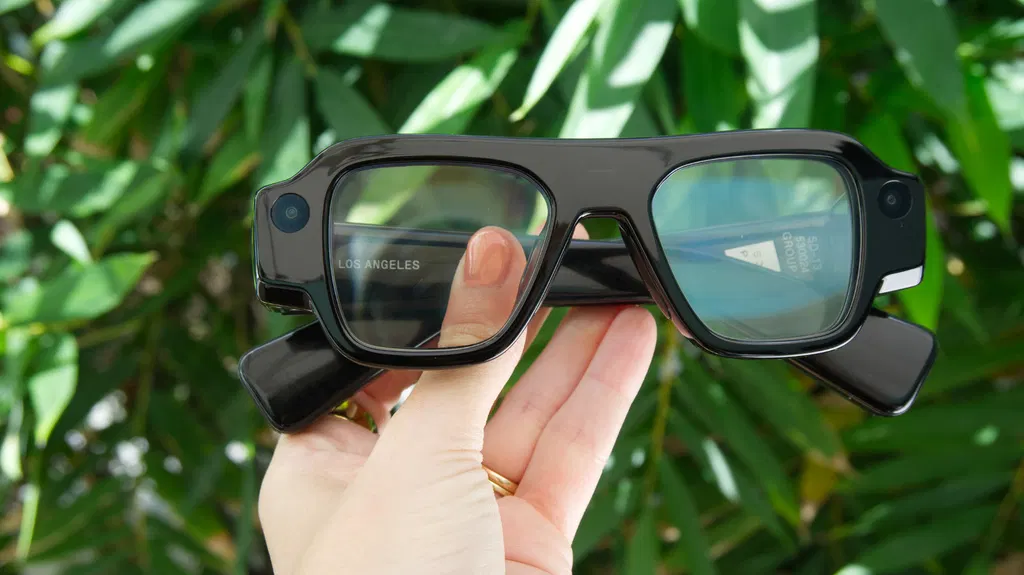 Snap introduces a standalone AI assistant, Specs Intelligence