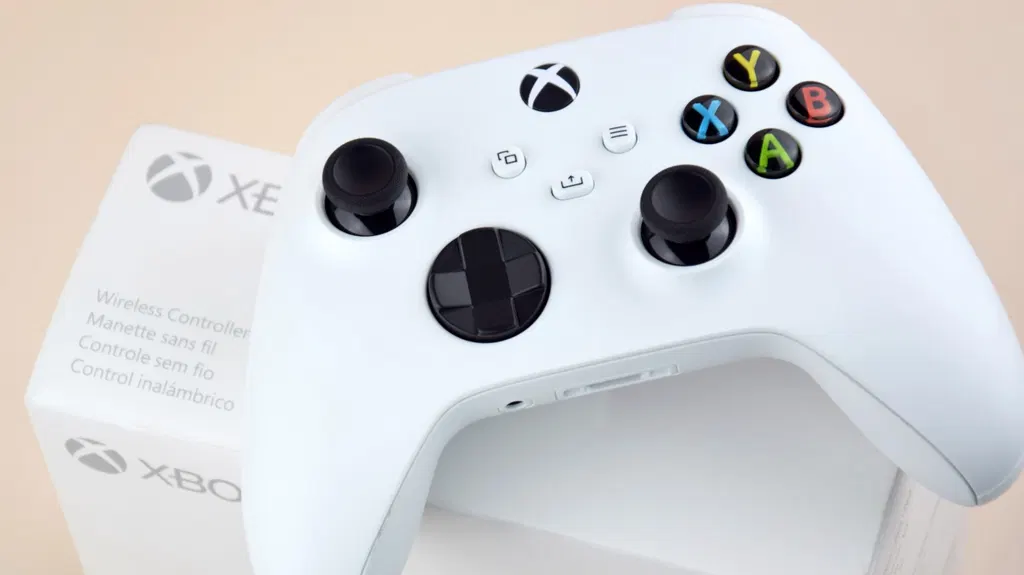 The pros and cons of using wired vs. wireless Xbox controllers