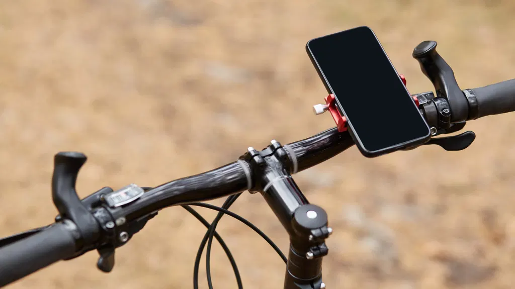 When is it worth using a bike computer over a smartphone?