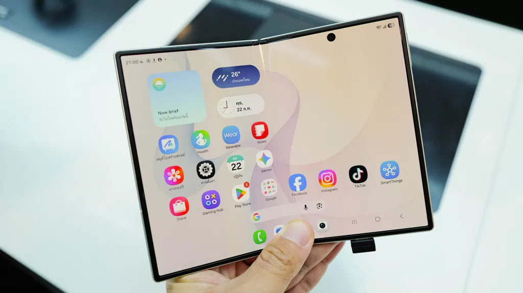 Why the iPhone Duo could be beneficial for Samsung's Galaxy Z Fold 8
