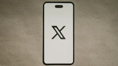 X and an advertising trade group settle a legal dispute over an alleged 'boycott'