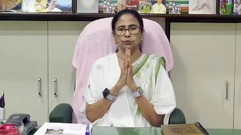 TMC sees mass exodus after over 100 councillors resign; Mamata calls for party unity