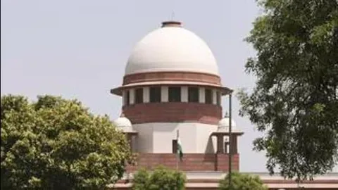 Govt urges SC to take up challenges to amended transgender law pending in HCs