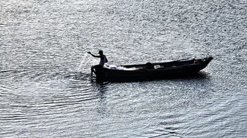 3 dead, 4 missing as boat capsizes in Ganga, in Bihar