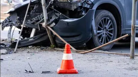 Five friends killed after car crashes into parked lorry on Karnataka highway