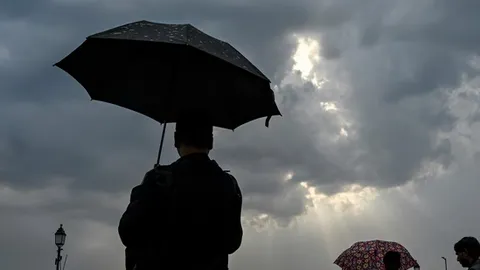Delhi weather: Yellow alert in capital for light rain, thunderstorms over next two days