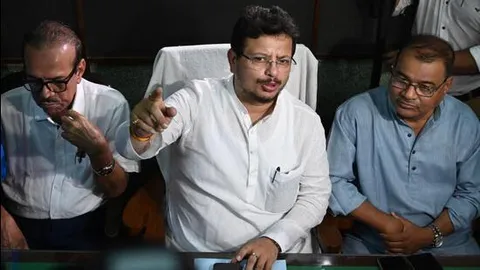 Rebel TMC front captures prime Oppn status in assembly, deals blow to Mamata
