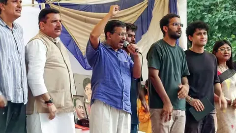 Arvind Kejriwal visits police station, AAP says 500 students assisted through legal helpline after protest detentions