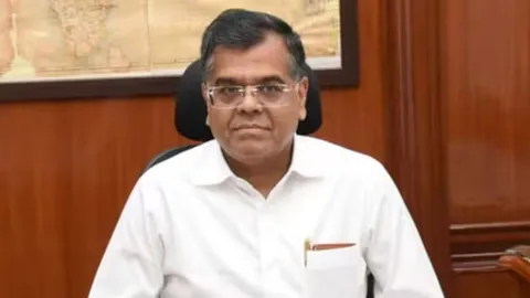 Cabinet secretary demands good governance: Will babus listen to their boss?