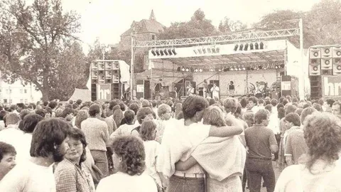 Glühwein zur Premiere: Open Flair Festival begann 1985 auf einer Burg