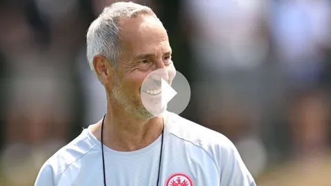 „Schon beeindruckend“: Hütter verteilt Sonderlob an Eintracht-Neuzugang