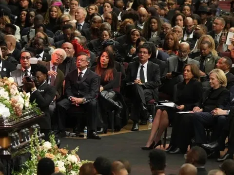 Comentario en Petro llegó a Chicago (Estados Unidos) para asistir al funeral del activista Jesse Jackson por dewihoki