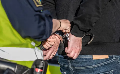Viral video shows Vancouver man arrest after psychiatrist ‘certified’ him from a café