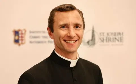 Latin Mass priest in Detroit tackles, restrains car thief suspect until police arrive