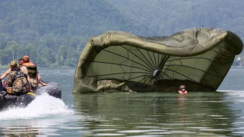 Bundeswehr trainiert Notfall-Sprünge ins Wasser