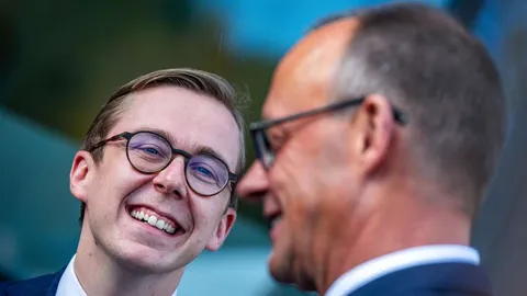 Mit 33 Jahren ins Kanzleramt: Doch politische Affäre hätte Amthor fast die Karriere gekostet