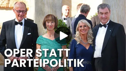 Bayreuther Festspiele eröffnet: Söder, Merz und Merkel zeigen sich auf Rotem Teppich