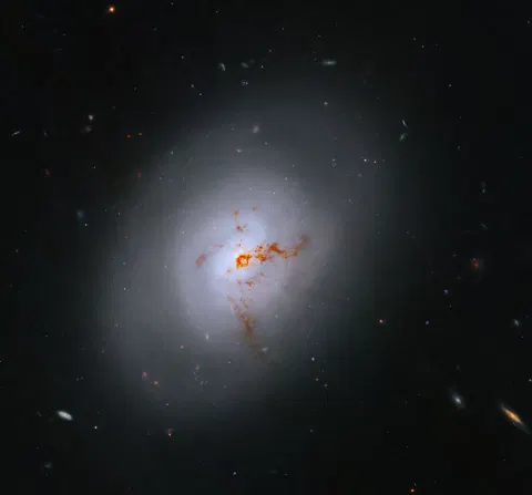 Hubble Sights Galaxy in Transition
