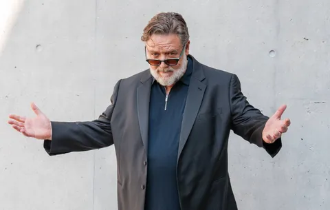 Russell Crowe dismisses tense viral fan encounter as “clickbait”